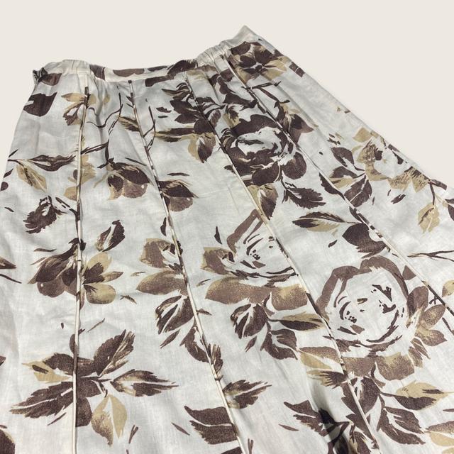 Beautiful white and beige floral skirt - Size 10 Women's