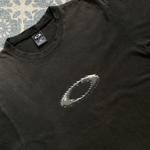 H/O currently 110 @henriquerequena Oakley software mad scientist t-shirt. Tagged a medium. Pit to pit: 23” Shoulder to hem: 29” Incredibly rare item and one you probably won’t see for